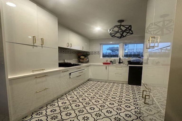 Photo of property in 27 Exminster Street, Blockhouse Bay, Auckland, 0600