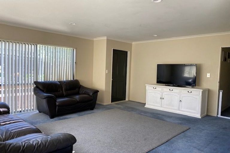 Photo of property in 11a Coubray Place, Botany Downs, Auckland, 2010