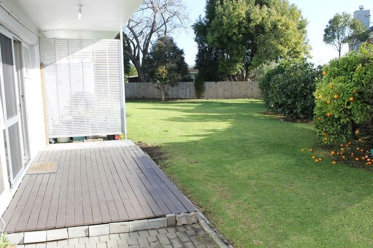 Photo of property in 1/133 Shakespeare Road, Milford, Auckland, 0620