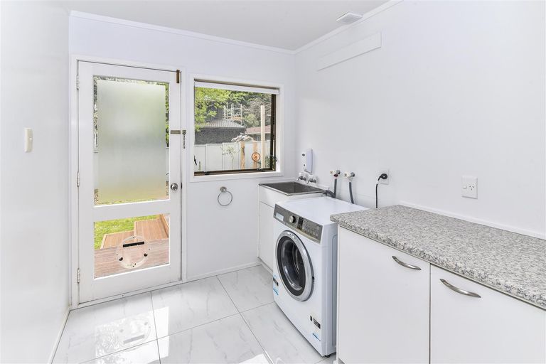 Photo of property in 24 Deodar Place, Totara Heights, Auckland, 2105