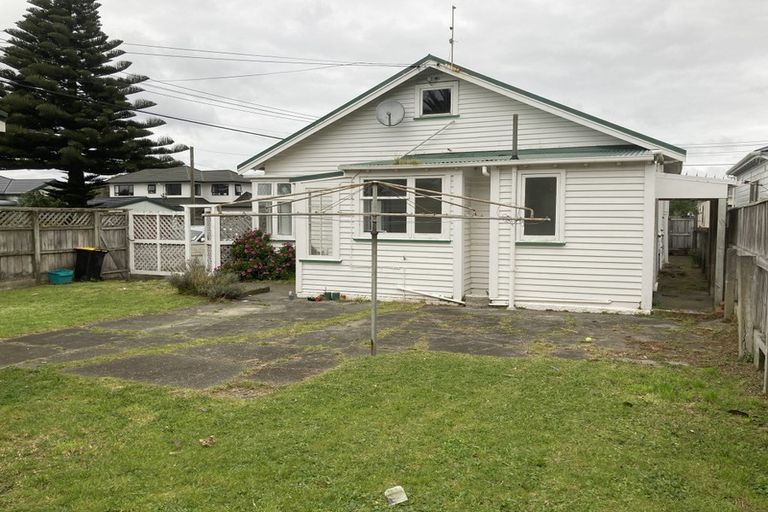 Photo of property in 88 Freyberg Street, Lyall Bay, Wellington, 6022