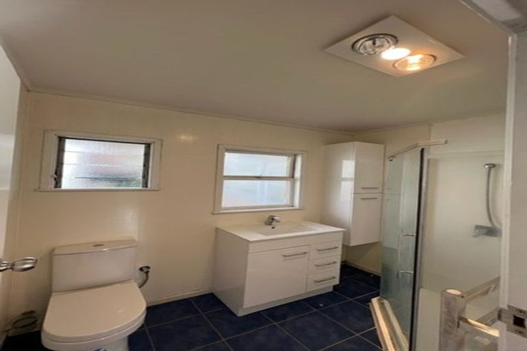 Photo of property in 2/180 Archers Road, Glenfield, Auckland, 0629