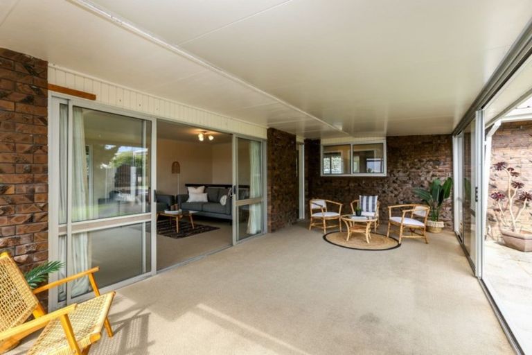 Photo of property in 17 Linda Street, Oakura, 4314