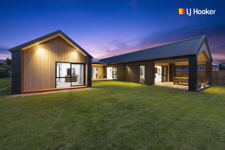 Photo of property in 18 Three Kings Court, Outram, 9019