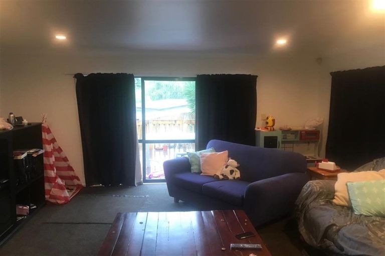 Photo of property in 112b Triangle Road, Massey, Auckland, 0614