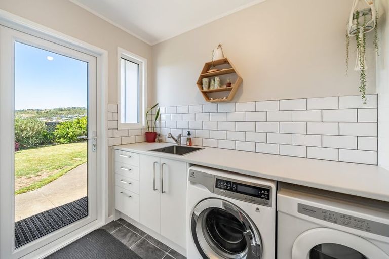 Photo of property in 7 James Cook Drive, Whitby, Porirua, 5024