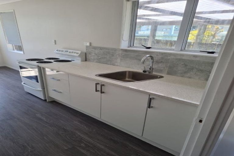 Photo of property in 2/3 Etherton Drive, Weymouth, Auckland, 2103