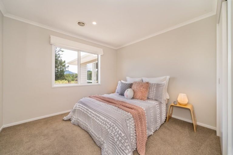 Photo of property in 29 Mt Marua Drive, Timberlea, Upper Hutt, 5018