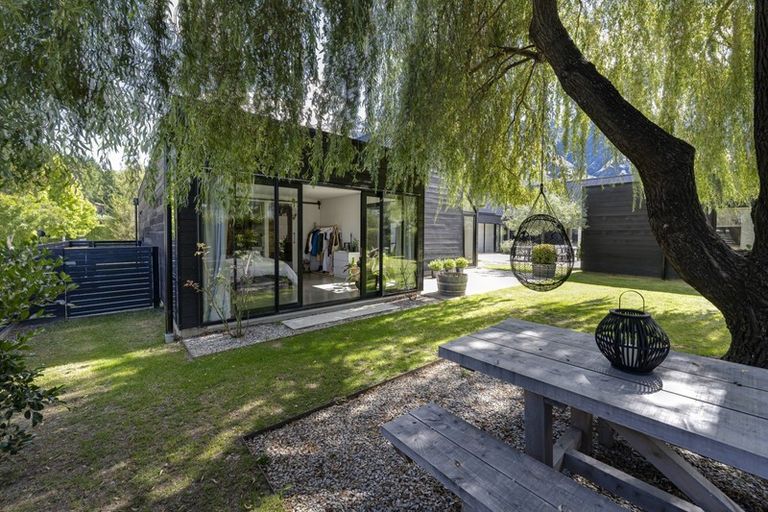 Photo of property in 1 Larkins Way, Arthurs Point, Queenstown, 9371