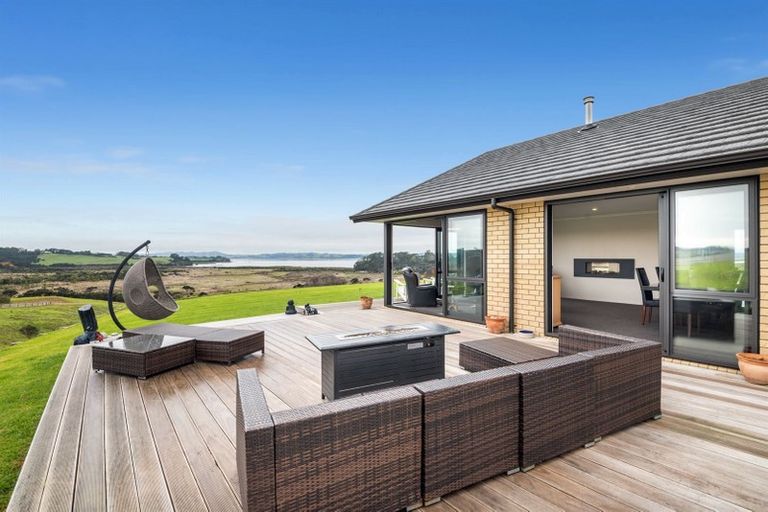 Photo of property in 137 Tuparekura Road, South Head, Helensville, 0874