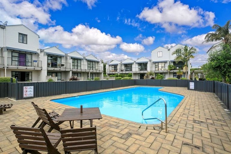 Photo of property in 13/5 Carolina Place, Albany, Auckland, 0632