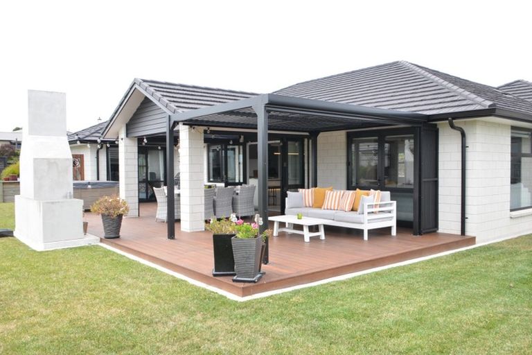 Photo of property in 2 Olive Close, Omokoroa, 3114