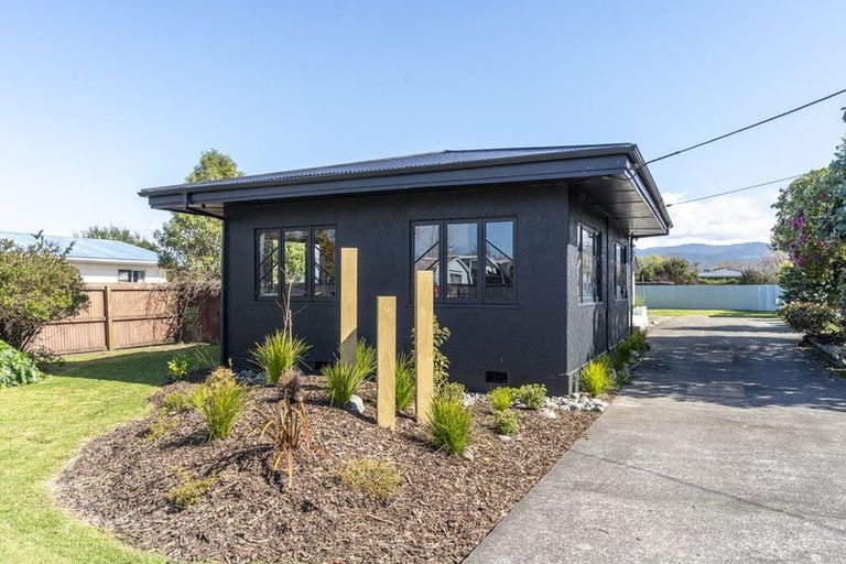 Photo of property in 53 Victoria Street, Carterton, 5713