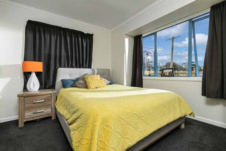 Photo of property in 17 Garelja Road, Henderson, Auckland, 0612