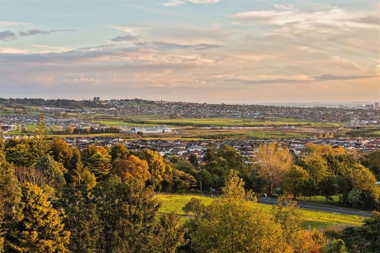 Photo of property in 41b Gracechurch Drive, Flat Bush, Auckland, 2016