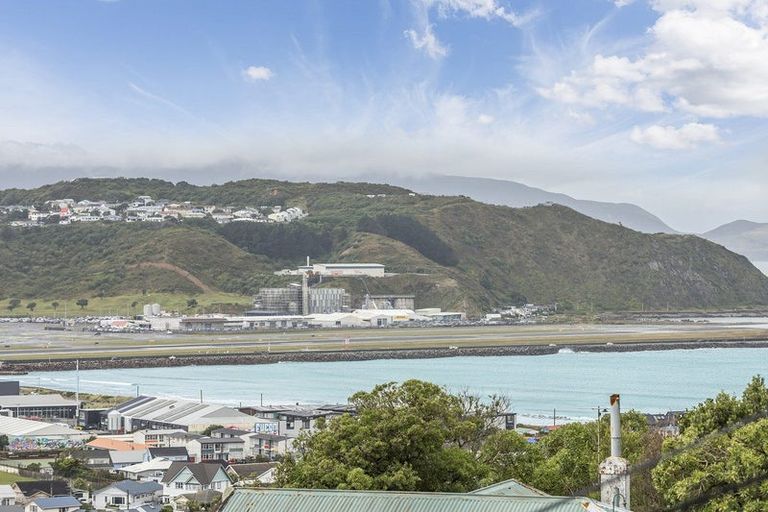 Photo of property in 22 Imperial Terrace, Melrose, Wellington, 6022