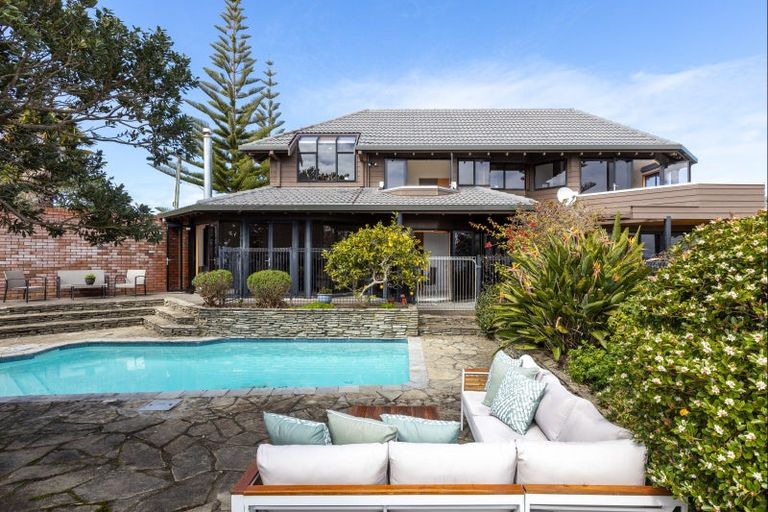 Photo of property in 26 The Crescent, Tindalls Beach, Whangaparaoa, 0930