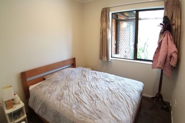 Photo of property in 2/67 Aviemore Drive, Highland Park, Auckland, 2010