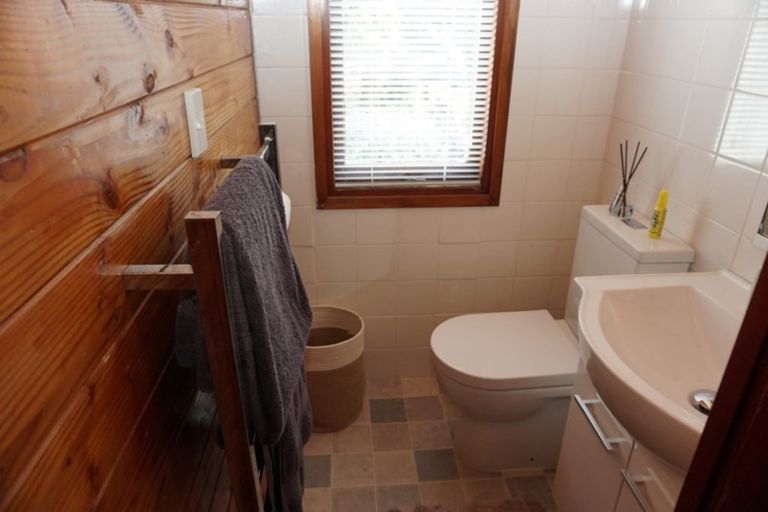 Photo of property in 5a Pohutukawa Avenue, Shelly Park, Auckland, 2014