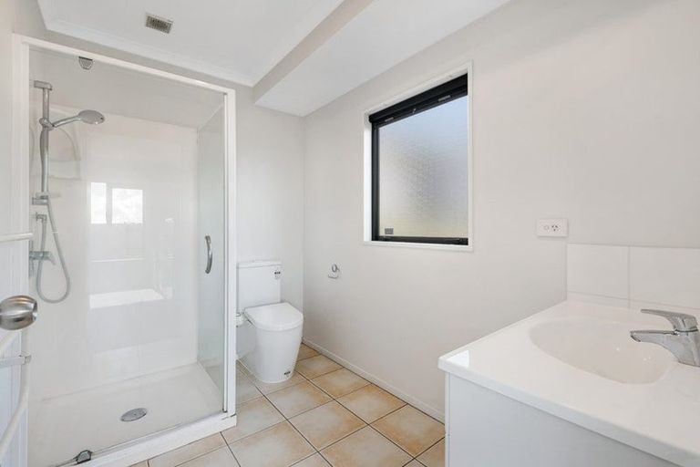 Photo of property in 15 Black Teal Close, Unsworth Heights, Auckland, 0632
