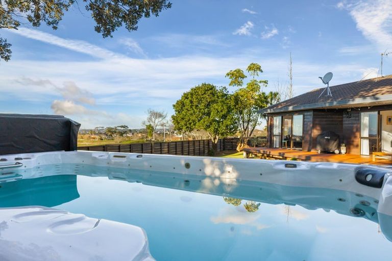 Photo of property in 22 Matisse Drive, West Harbour, Auckland, 0618