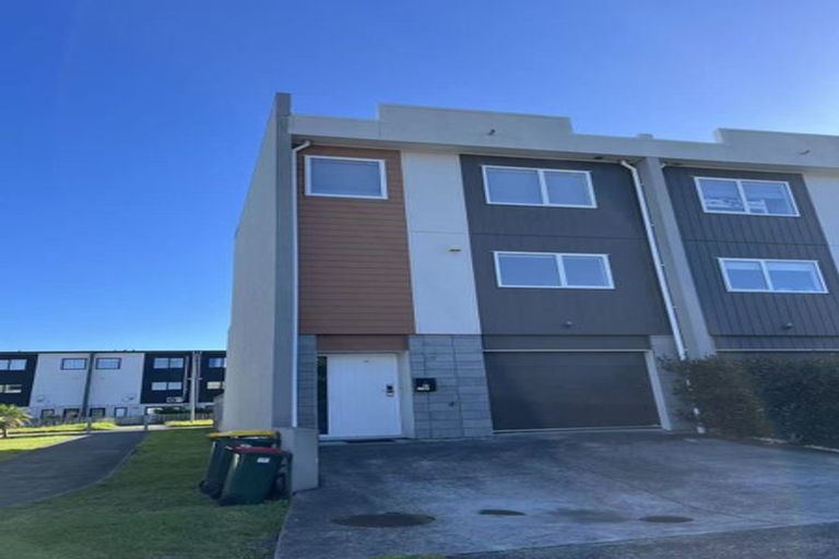 Photo of property in 87 Bordeaux Parade, Te Atatu South, Auckland, 0610