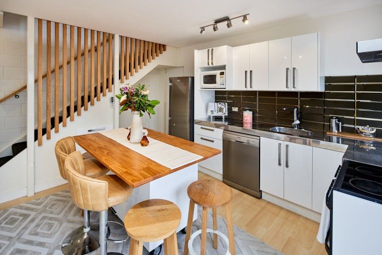 Photo of property in 6 Cottleville Terrace, Thorndon, Wellington, 6011