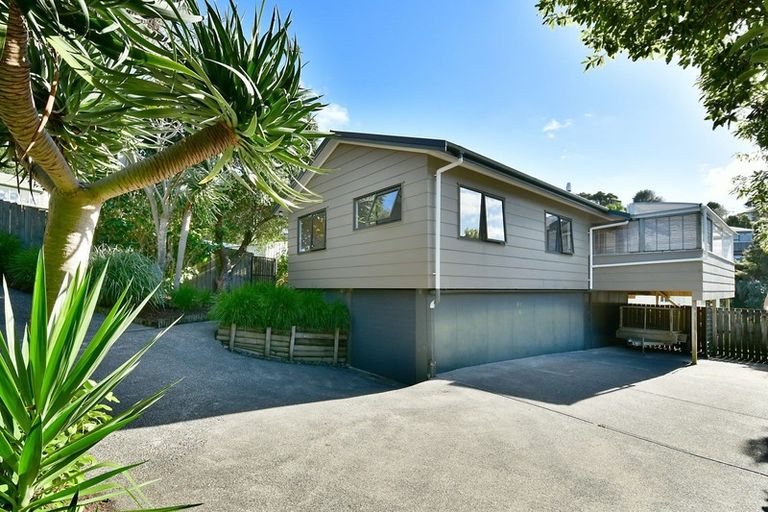 Photo of property in 30b Elliston Crescent, Stanmore Bay, Whangaparaoa, 0932