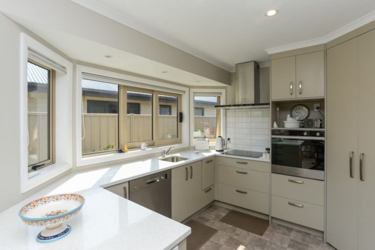 Photo of property in 6 Gregory Grove, Clive, 4102