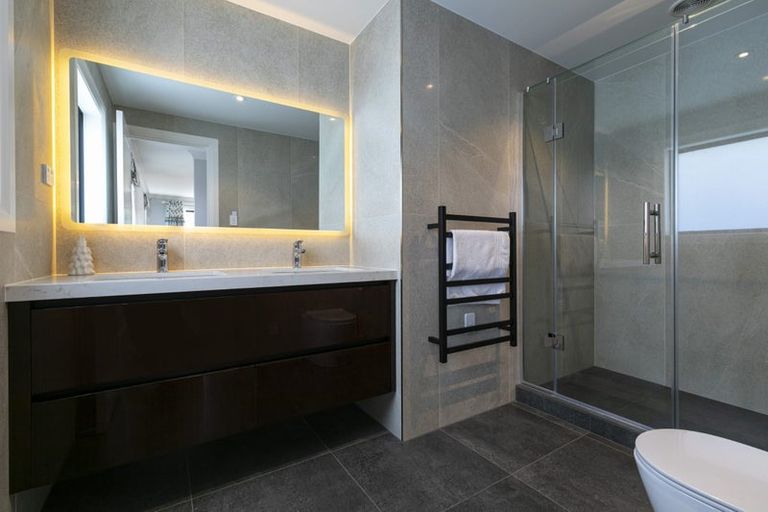 Photo of property in 7 Sir Lincoln Drive, Kumeu, 0810