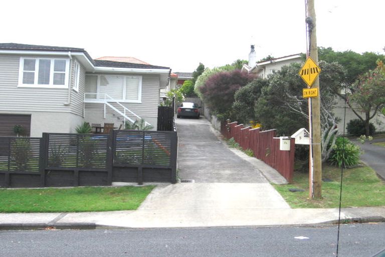Photo of property in 2/7 Selwyn Crescent, Forrest Hill, Auckland, 0620