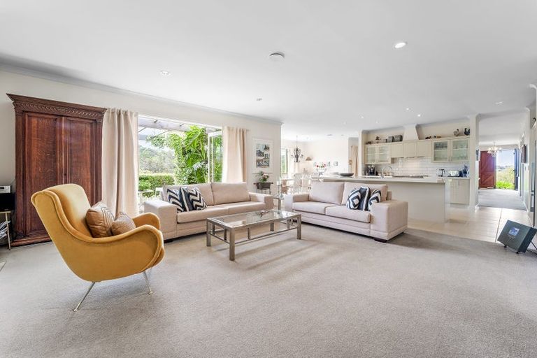 Photo of property in 35 Hobbs Road, Matakatia, Whangaparaoa, 0930