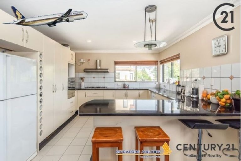 Photo of property in 2/49 College Road, Northcote, Auckland, 0627