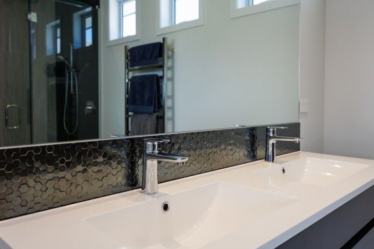 Photo of property in 33 Hartwell Drive, Kelvin Grove, Palmerston North, 4470