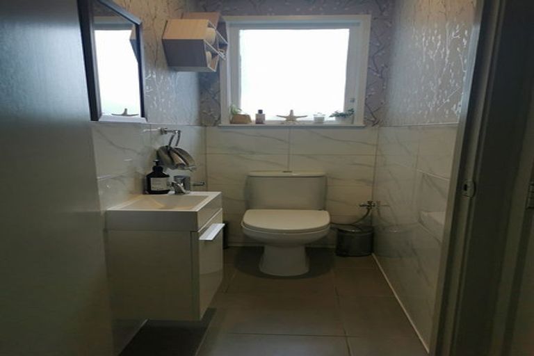 Photo of property in 28 Vandeleur Avenue, Birkdale, Auckland, 0626