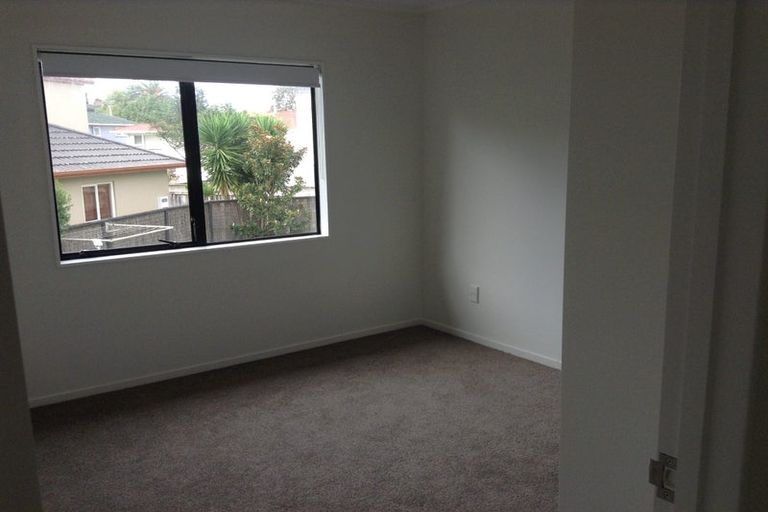 Photo of property in 2/5 Seine Road, Forrest Hill, Auckland, 0620