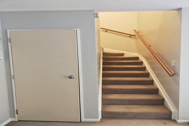 Photo of property in 10/42 Fields Parade, Oteha, Auckland, 0632