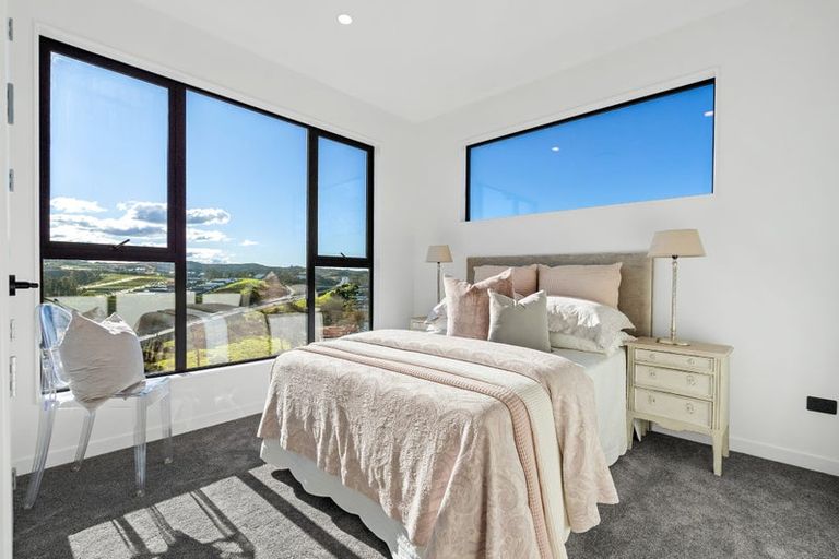 Photo of property in 36 Skulander Crescent, Orewa, 0931