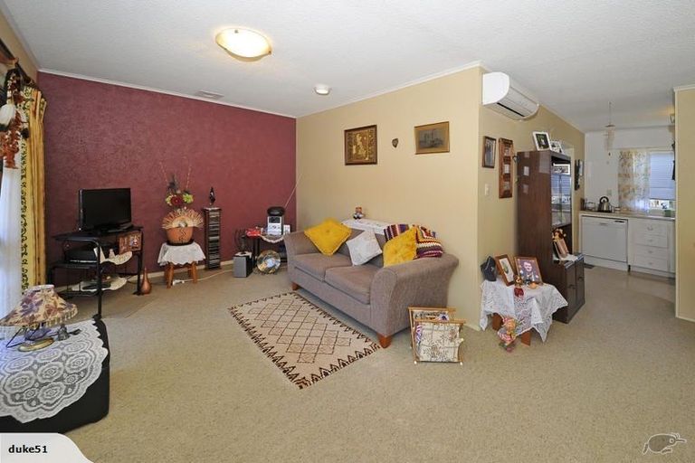 Photo of property in 2/12 Waimai Avenue, Weymouth, Auckland, 2103