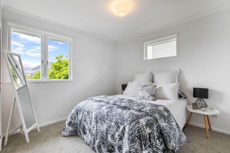Photo of property in 2/70 Sycamore Drive, Sunnynook, Auckland, 0620