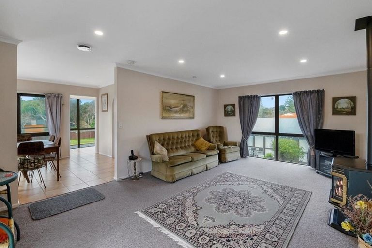 Photo of property in 36 Eruini Street, Waikanae Beach, Waikanae, 5036