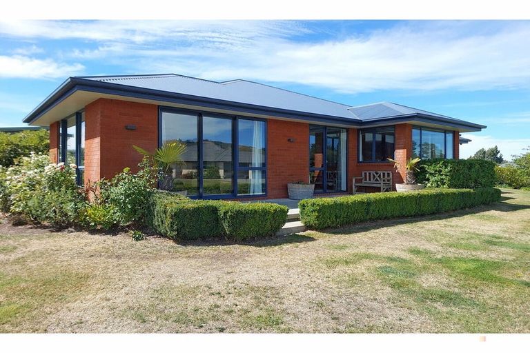 Photo of property in 1 Eric Batchelor Place, Waimate, 7924
