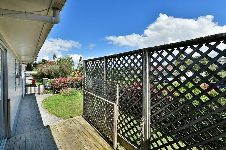 Photo of property in 1 Edgewater Grove, Orewa, 0931