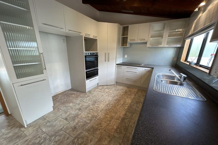 Photo of property in 14a Chablis Place, Henderson, Auckland, 0612