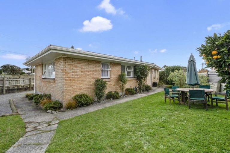 Photo of property in 30 Lee Street, Te Puke, 3119