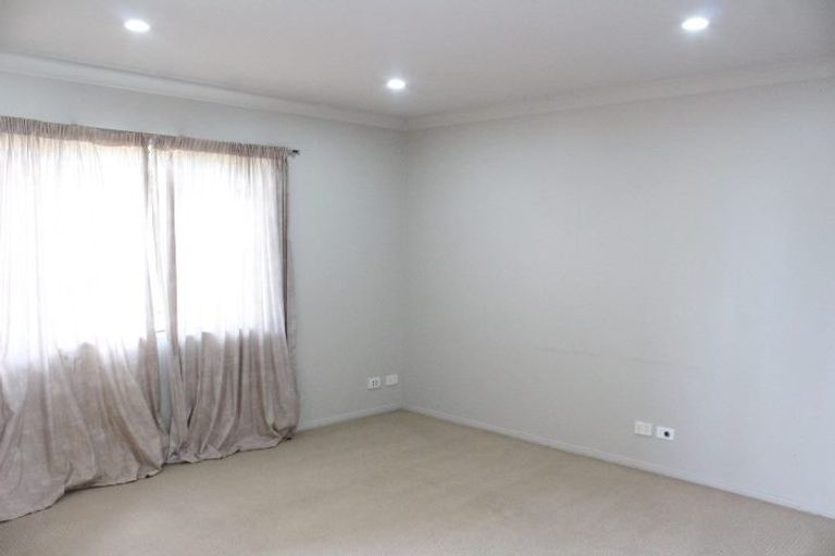 Photo of property in 7 Oakville Avenue, Flat Bush, Auckland, 2016