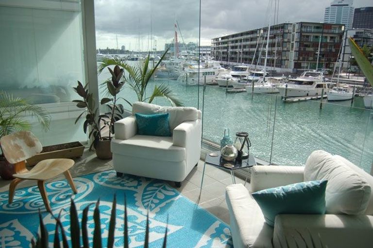 Photo of property in Stratis Apartments At Lighter Quay, 310/83 Halsey Street, Auckland Central, Auckland, 1010