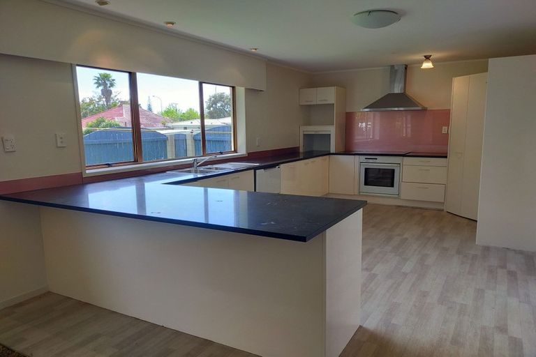 Photo of property in 5 Swanson Road, Henderson, Auckland, 0610