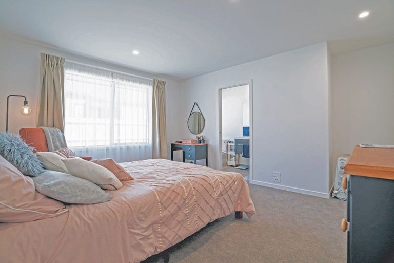 Photo of property in 11 Obelisk Street, Wanaka, 9305
