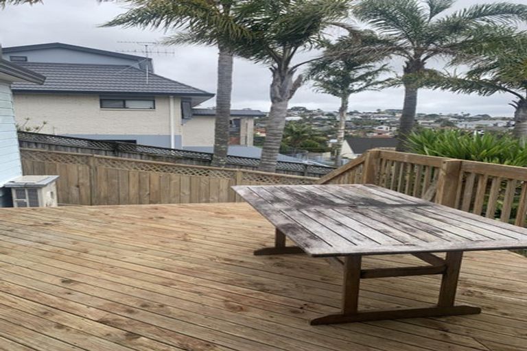 Photo of property in 14 Bonnard Place, West Harbour, Auckland, 0618
